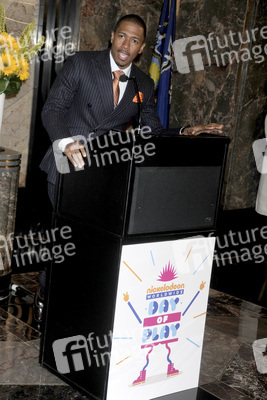 Nick Cannon erleuchtet das Empire State Building, New York