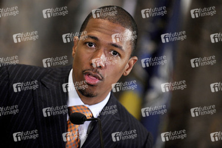 Nick Cannon erleuchtet das Empire State Building, New York