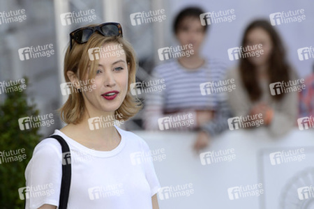 Sarah Gadon verlässt ihr Hotel, San Sebastian Film Festival 2013