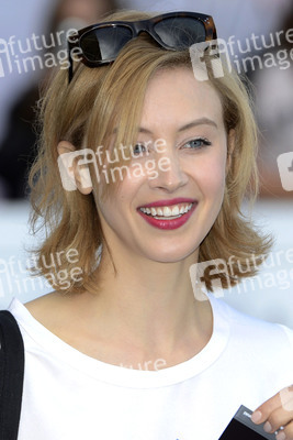 Sarah Gadon verlässt ihr Hotel, San Sebastian Film Festival 2013