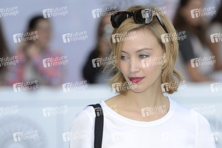 Sarah Gadon verlässt ihr Hotel, San Sebastian Film Festival 2013