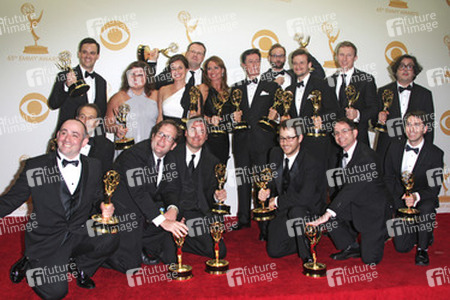 Stephen Colbert mit Cast und Crew von 'The Colbert Report'