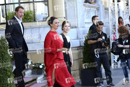 Der 'Oktober November' Cast verläßt sein Hotel, San Sebastian Film Festival 2013