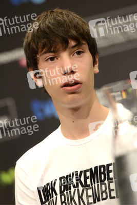 'It Is Easy to Live with Closed Eyes' Press Conference, San Sebastian Film Festival 2013