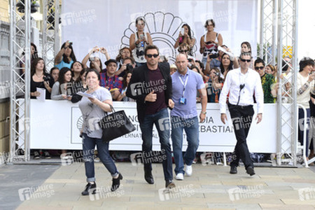 Hugh Jackman Signs Autographs at the San Sebastian Film Festival 2013