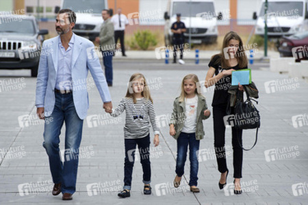 Die spanische königliche Familie besucht König Juan Carlos im Krankenhaus, Pozuelo de Alarcon