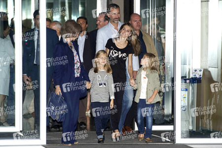 Die spanische königliche Familie besucht König Juan Carlos im Krankenhaus, Pozuelo de Alarcon
