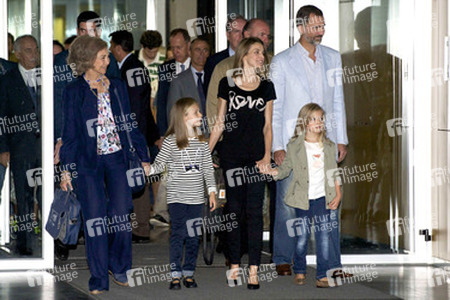 Die spanische königliche Familie besucht König Juan Carlos im Krankenhaus, Pozuelo de Alarcon