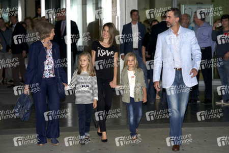 Die spanische königliche Familie besucht König Juan Carlos im Krankenhaus, Pozuelo de Alarcon