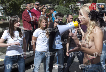 Inna Schewtschenko / Inna Shevchenko mit Femen Rekruten