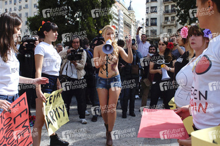 Inna Schewtschenko / Inna Shevchenko mit Femen Rekruten