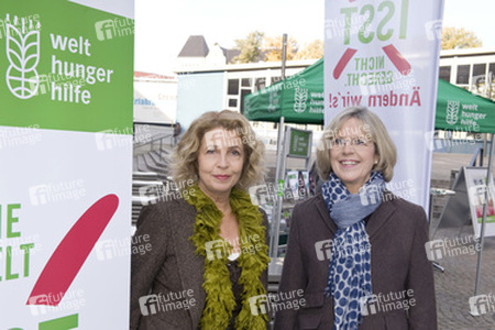 Straßen-Aktion mit Michaela May anlässlich der Woche der Welthungerhilfe, Berlin