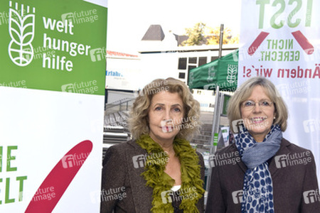 Straßen-Aktion mit Michaela May anlässlich der Woche der Welthungerhilfe, Berlin