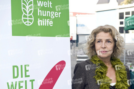 Straßen-Aktion mit Michaela May anlässlich der Woche der Welthungerhilfe, Berlin