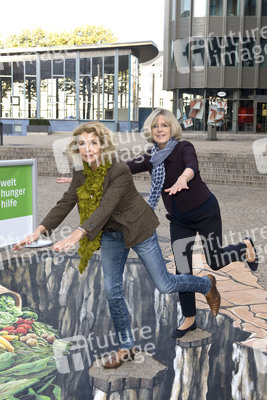 Straßen-Aktion mit Michaela May anlässlich der Woche der Welthungerhilfe, Berlin