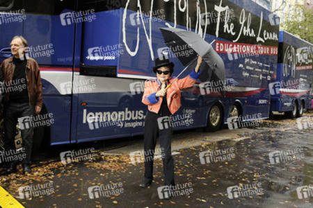 'John Lennon Educational Tour Bus' Pressetermin, Berlin