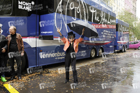 'John Lennon Educational Tour Bus' Pressetermin, Berlin