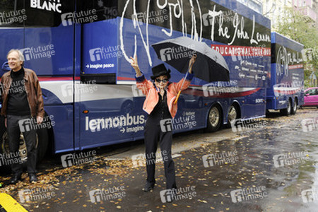 'John Lennon Educational Tour Bus' Pressetermin, Berlin