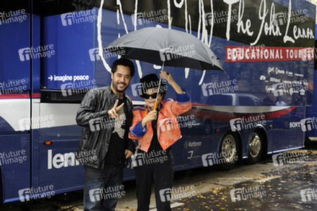 'John Lennon Educational Tour Bus' Pressetermin, Berlin