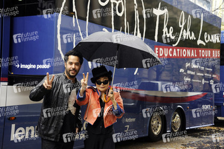 'John Lennon Educational Tour Bus' Pressetermin, Berlin