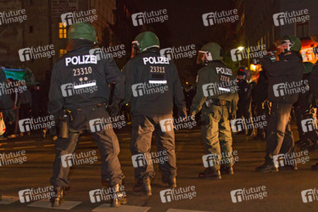 Demonstration gegen europäische Asylbewerbergesetze in Kreuzberg, Berlin
