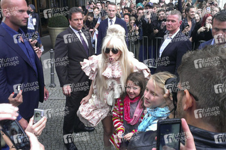 Ankunft von Lady Gaga an ihrem Hotel, Berlin