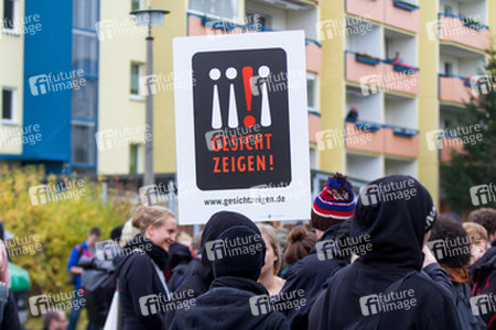 Sitzblockade gegen die Demonstration rechter Gruppen in Marzahn-Hellersdorf, Berlin