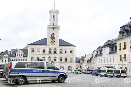 Protest und Gegenprotest: 2500 Menschen demonstrieren in Schneeberg