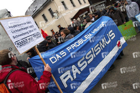Protest und Gegenprotest: 2500 Menschen demonstrieren in Schneeberg