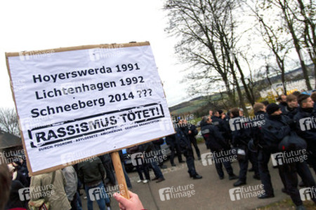Protest und Gegenprotest: 2500 Menschen demonstrieren in Schneeberg