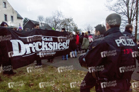 Protest und Gegenprotest: 2500 Menschen demonstrieren in Schneeberg