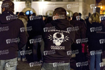 Protest und Gegenprotest: 2500 Menschen demonstrieren in Schneeberg
