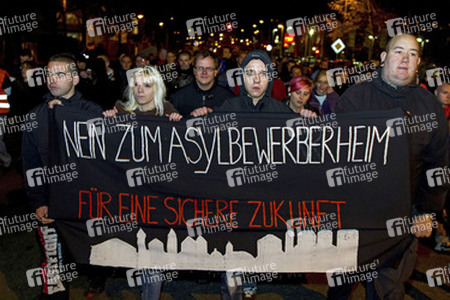 Protest und Gegenprotest: 2500 Menschen demonstrieren in Schneeberg