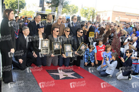 Taylor Hawkins, John Densmore, John Doe, Perry Farrell, Dave Navarro, Stephen Perkins, Chris Chaney