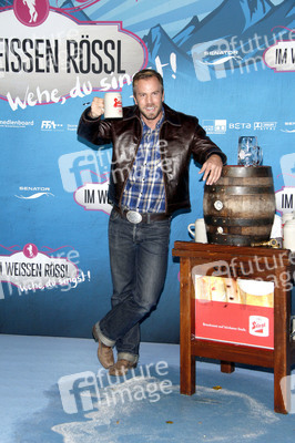 'Im Weissen Rössl - Wehe, du singst!' Premiere, Berlin