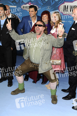 'Im Weissen Rössl - Wehe, du singst!' Premiere, Berlin