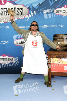 'Im Weissen Rössl - Wehe, du singst!' Premiere, Berlin
