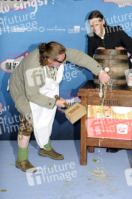 'Im Weissen Rössl - Wehe, du singst!' Premiere, Berlin