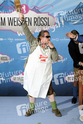 'Im Weissen Rössl - Wehe, du singst!' Premiere, Berlin