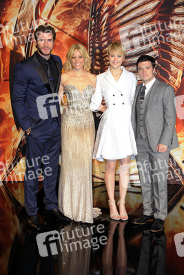 Liam Hemsworth, Elizabeth Banks, Jennifer Lawrence, Josh Hutcherson