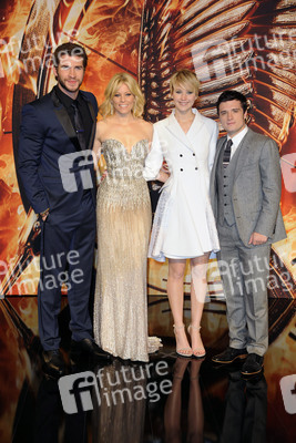 Liam Hemsworth, Elizabeth Banks, Jennifer Lawrence, Josh Hutcherson
