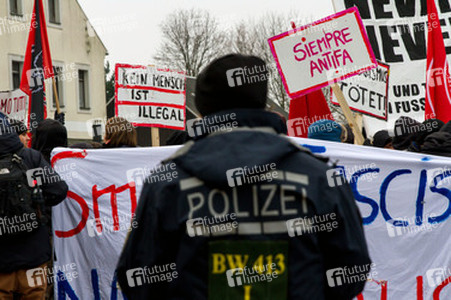 Gegen-Demo in Schneeberg
