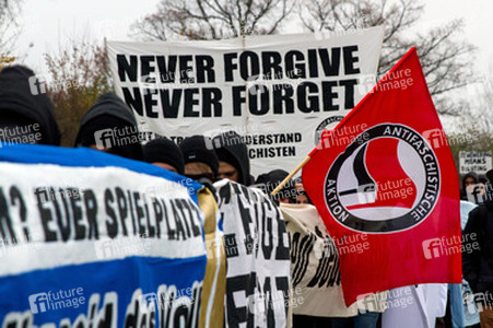 Gegen-Demo in Schneeberg