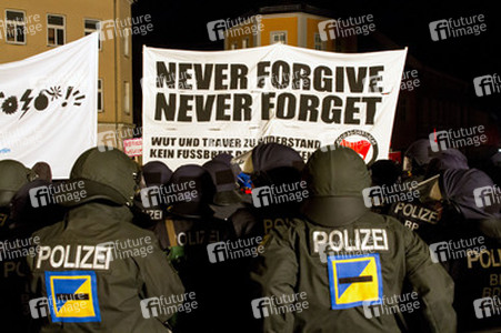 Gegen-Demo in Schneeberg