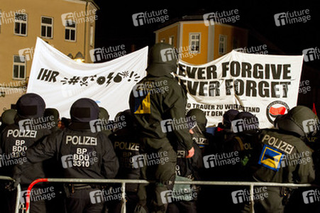 Gegen-Demo in Schneeberg