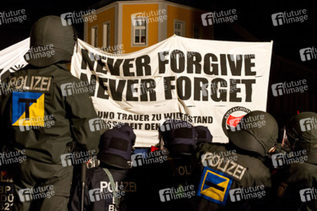 Gegen-Demo in Schneeberg