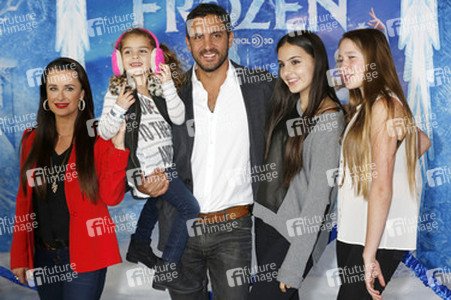 Kyle Richards mit Ehemann Mauricio Umansky und Töchtern Alexia, Sophia und Portia