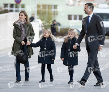 Die spanische Königsfamilie besucht König Juan Carlos im Krankenhaus, Pozuelo de Alarcon,