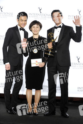Richard O'Neill, Bo-young Lee,  E Jejun