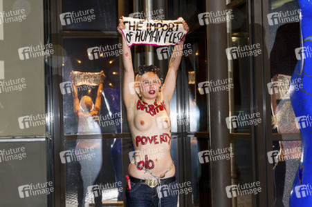 Femen Aktivistinnen stürmen das Bordell 'Artemis', Berlin